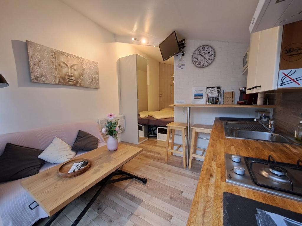 Joli Studio Au Calme Dans Un Jardin Privatif Ouistreham Exterior photo